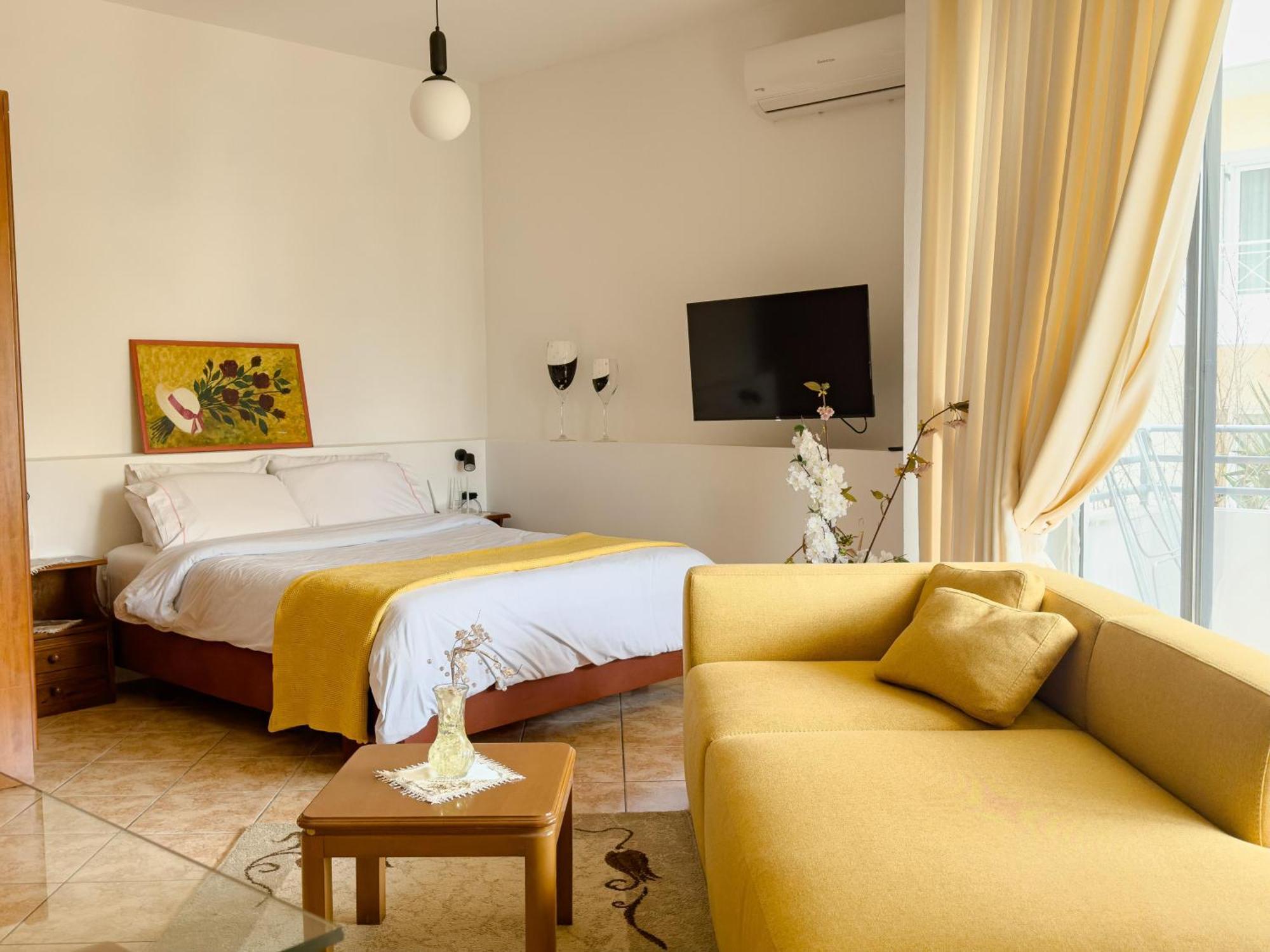 Flora Apartments Саранде Екстериор снимка