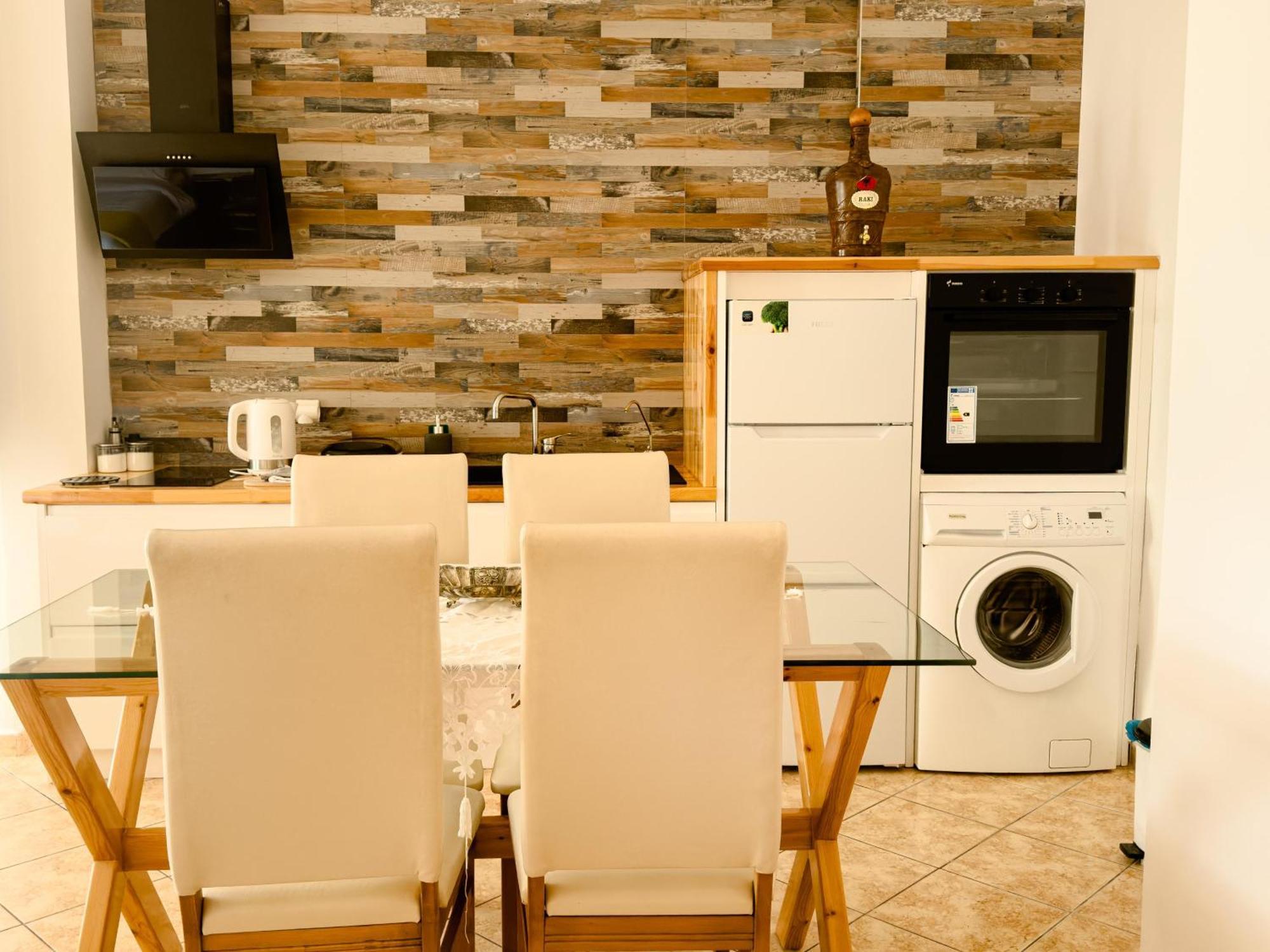 Flora Apartments Саранде Екстериор снимка