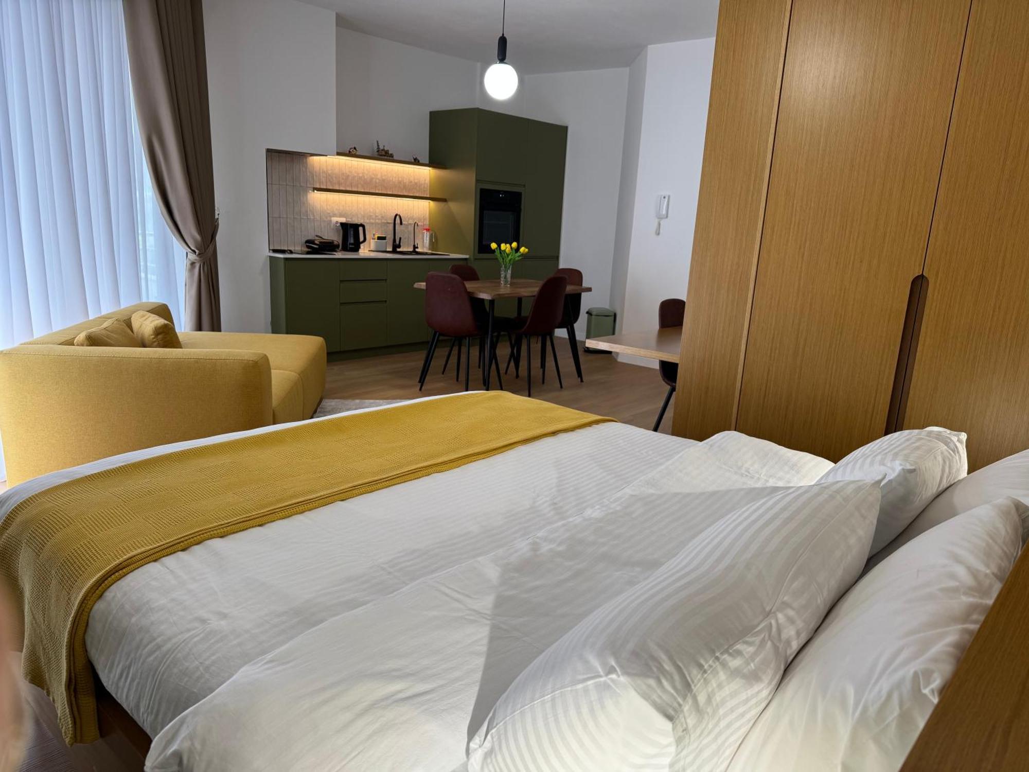 Flora Apartments Саранде Екстериор снимка