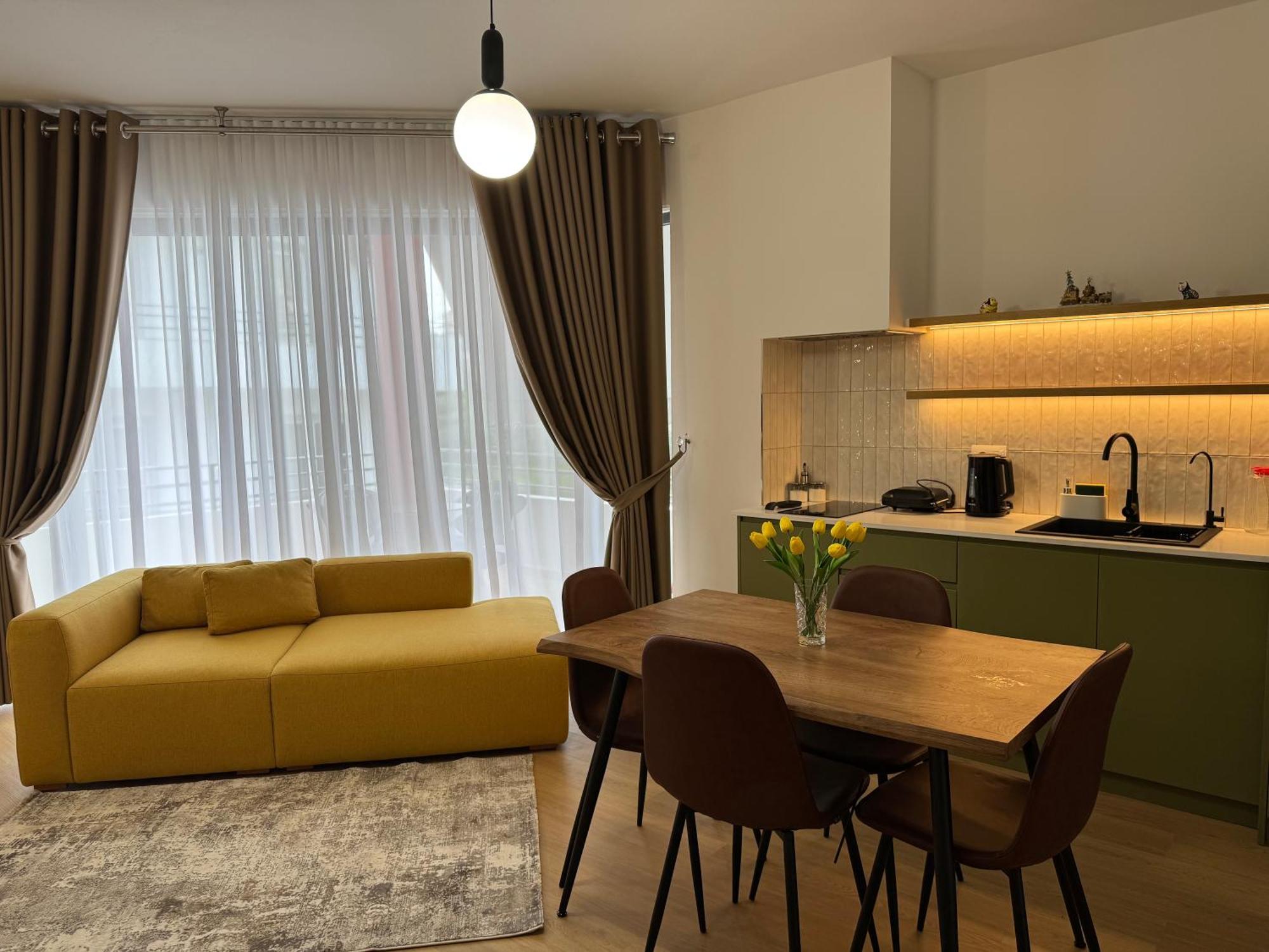 Flora Apartments Саранде Екстериор снимка